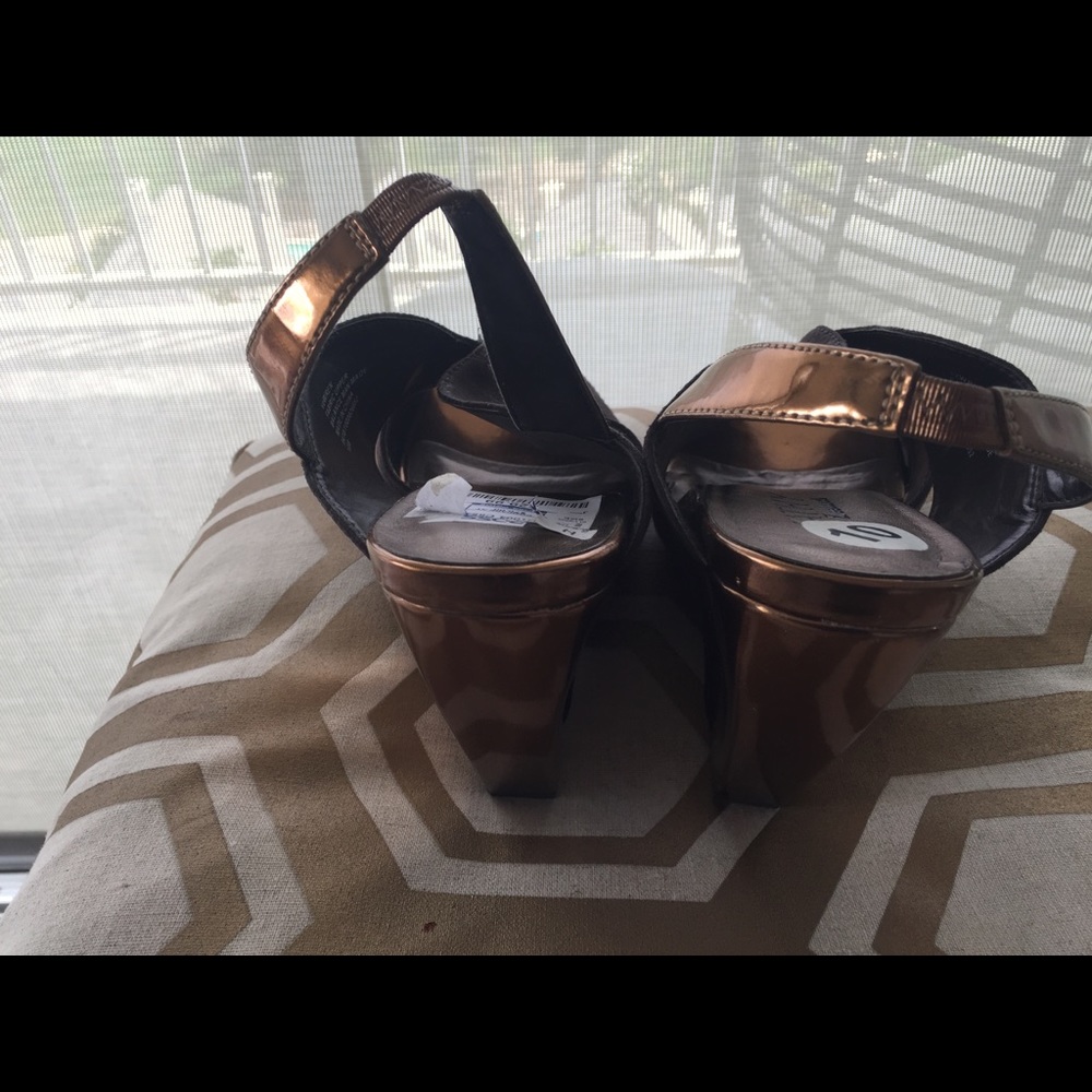 Shoe - Picture 4 of 6